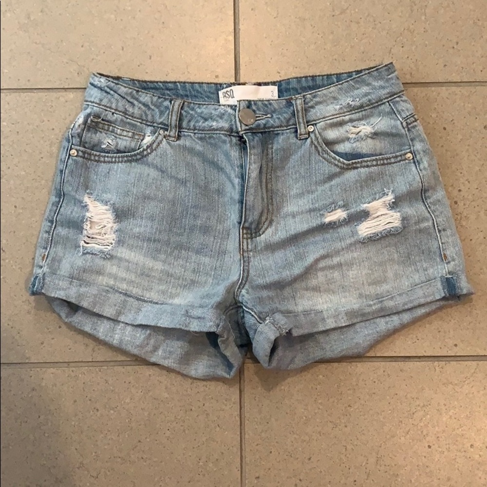 light wash ripped shorts!